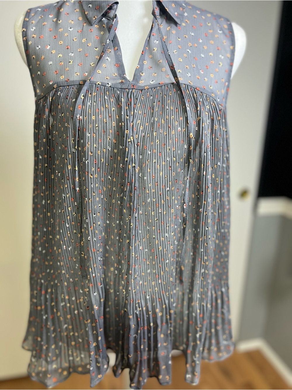 LC Lauren Conrad Grey Pleated Sleeveless Tie-Neck Floral Tunic